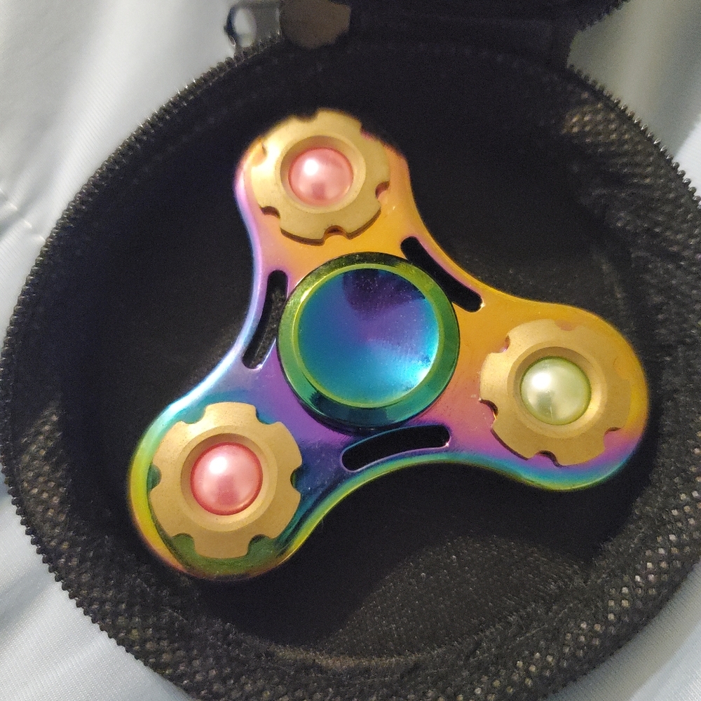 Wophain Fidget Rainbow Iridescent Alloy Fidget Spinner with Pearls with Case - Picture 8 of 8